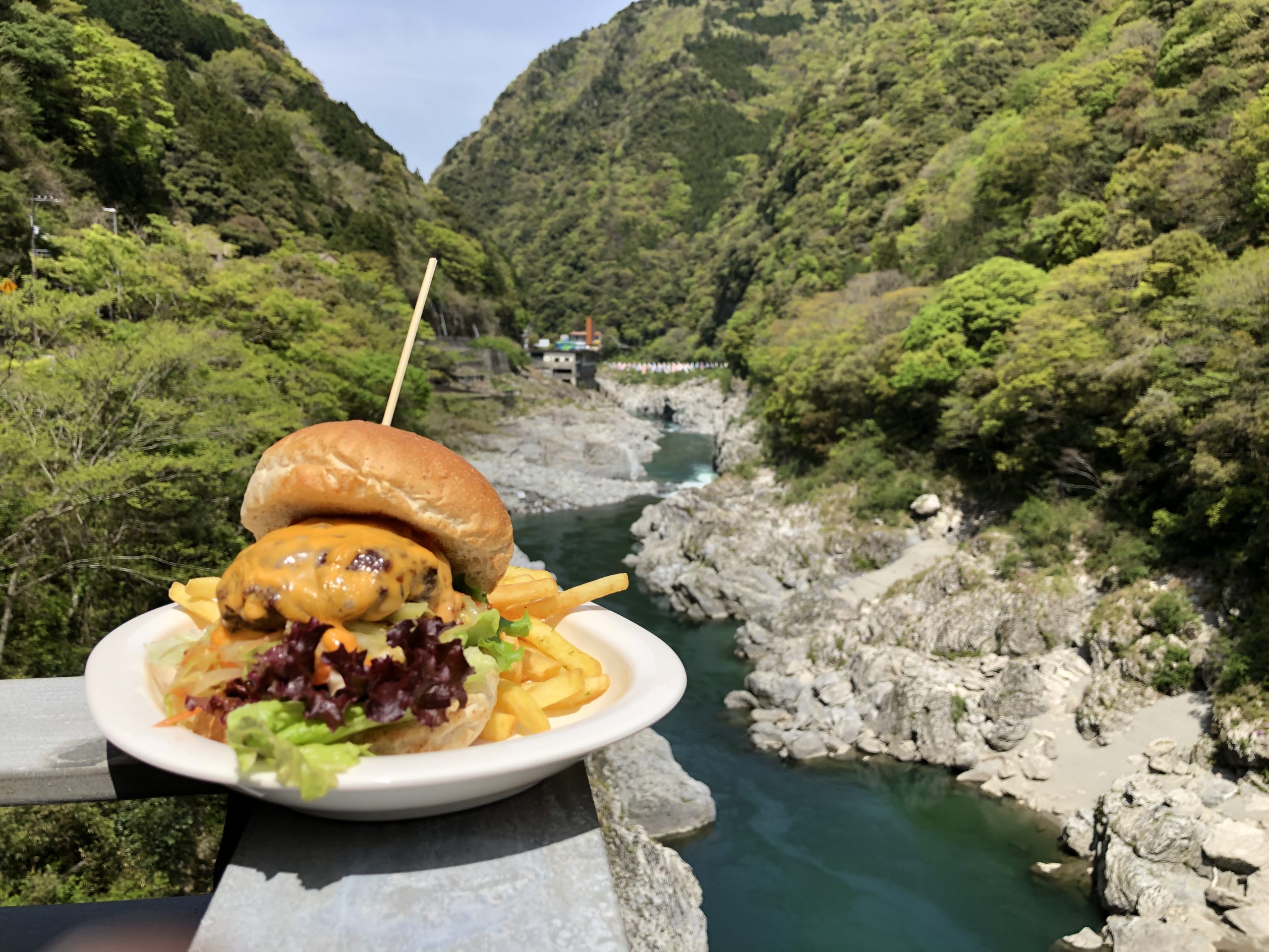 連休に行きたい！】クセの強い3人が作るクセのあるハンバーガー屋が
