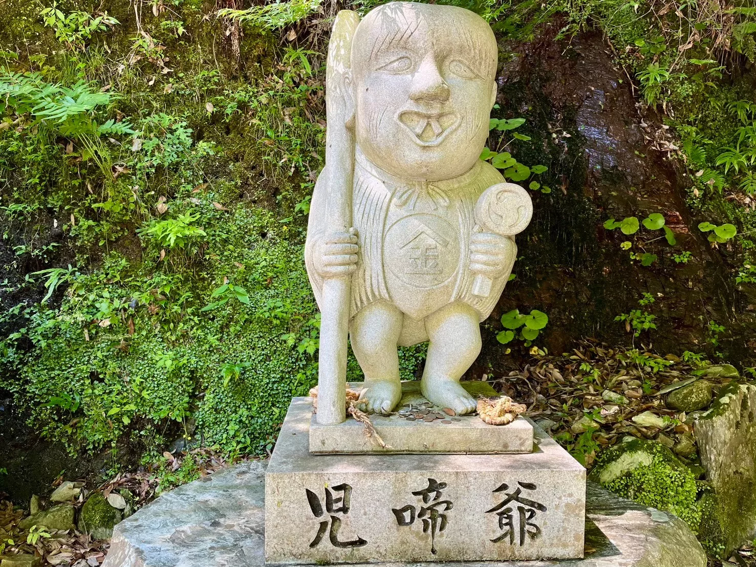 妖怪と出会う旅：三好市山城町 ～水木しげる直筆の児啼爺石像がある