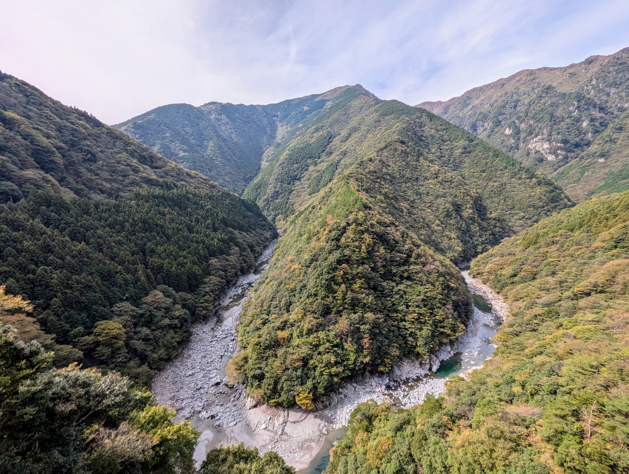 紅葉情報2024年10月31日】松尾川・竜ヶ岳・祖谷渓 | 大歩危祖谷ナビ
